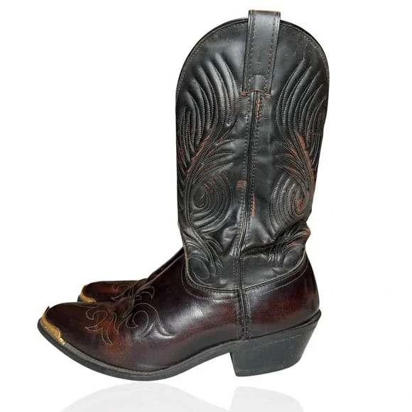 Laredo 2637 Burgundy Leather Western Cowboy Boots Gold Toe 9.5 EE Made In USA - Picture 2 of 12